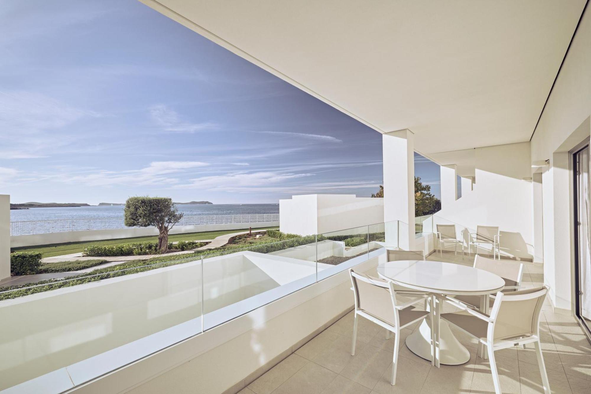 Two-Bedroom Suite with Sea View,1746789581:JPEG
